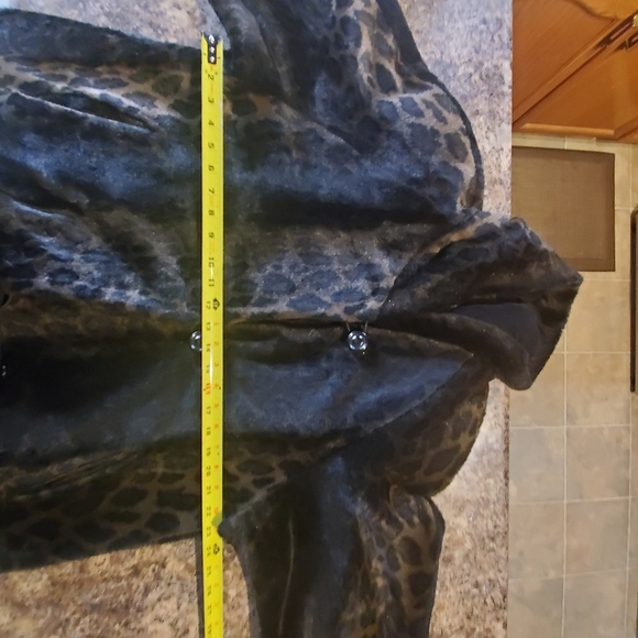 Fabulous Faux Fur Coat - Picture 10 of 17